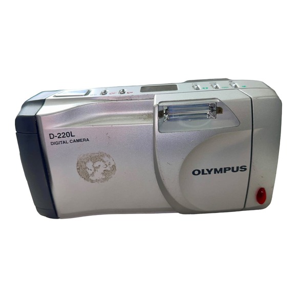 Poloroid 35 Film 300 AF and Olympus D-22L Digital Cameras - Picture 8 of 13
